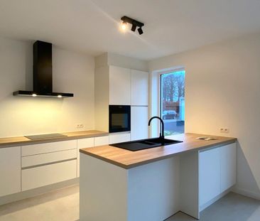 INSTAPKLARE NIEUWBOUWWONING (RIJWONING) MET 3 SLPKS | TUIN EN GARAG... - Photo 2