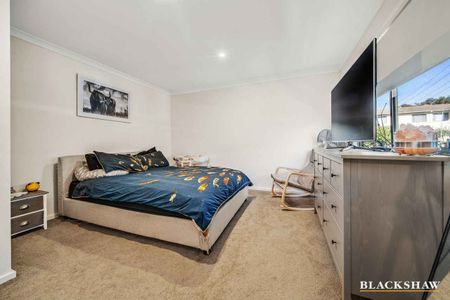 Modern Townhouse Living in the Heart of Kaleen - Photo 4