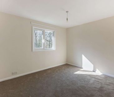 A semi-detached cottage set in within Bagley Wood, offering a peace... - Photo 2