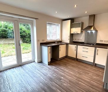 3 bedroom semi-detached house to rent - Photo 5