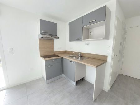 location Appartement T2 DE 42.89m² À LA ROCHELLE - Photo 3