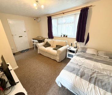 Studio to rent - Photo 3