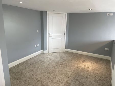 Clare Hall, Halifax, HX1 - Photo 3