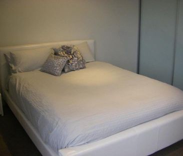 PRESTIGIOUS VICTORIA SQUARE - Photo 2