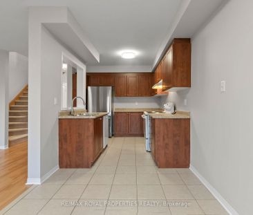 For Lease - 110 Expedition Crescent, Whitchurch-Stouffville, Ontario - Photo 1