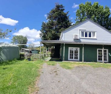 Country vibes near the heart of Helensville - Photo 2