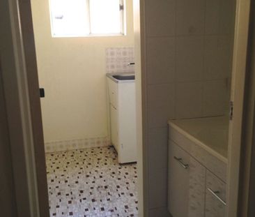 SPACIOUS 2 BEDROOM UNIT A BLOCK FROM THE CBD! - Photo 3