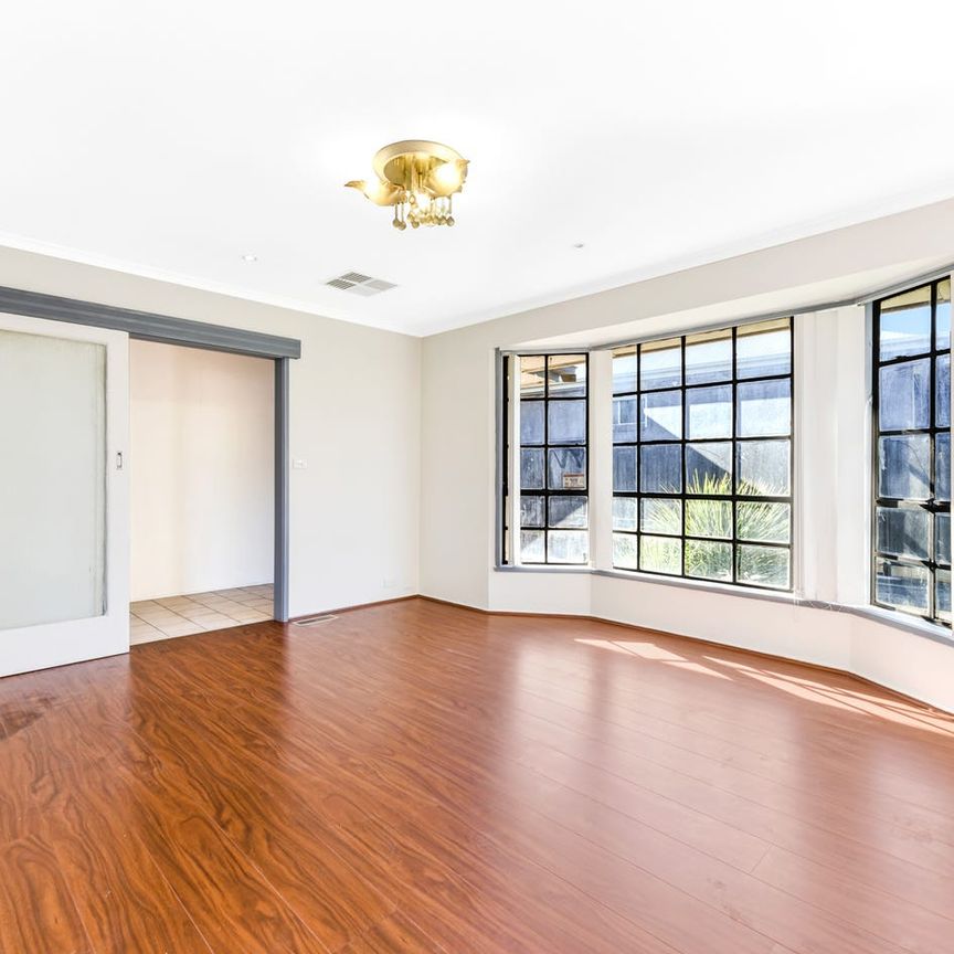 Three bedroom home in superb location - Photo 1