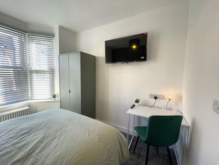 1 bedroom in a house share to rent - Photo 3