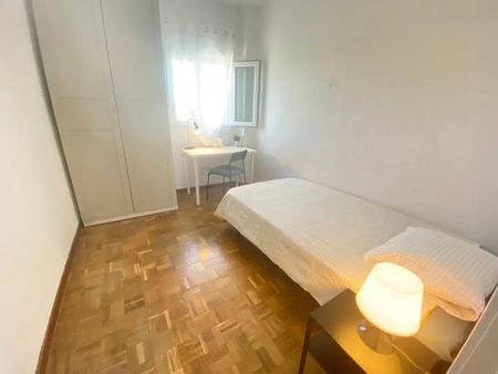 Calle del Hornero, Madrid, Community of Madrid 28019 - Photo 3