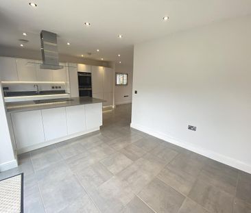 4 bedroom detached house to rent - Photo 5
