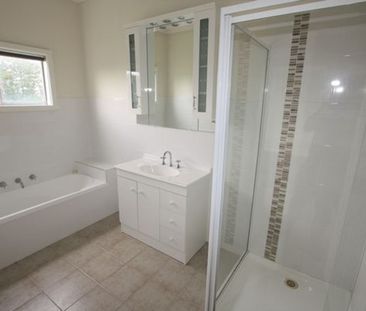 Country Living - 10 mins to town. - Photo 4