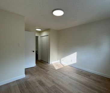 3 Bedroom Upper Unit in Mayfair - Photo 3