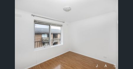 Low- Maintenance Lifestyle in Prime West Footscray - Photo 2