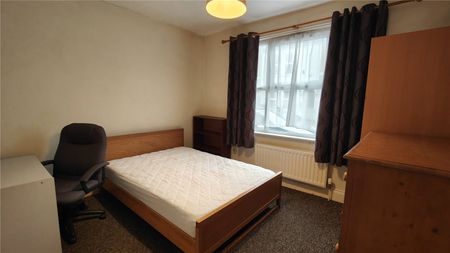 4 bedroom house to rent Hunter Street, Northampton, NN1 - Photo 2