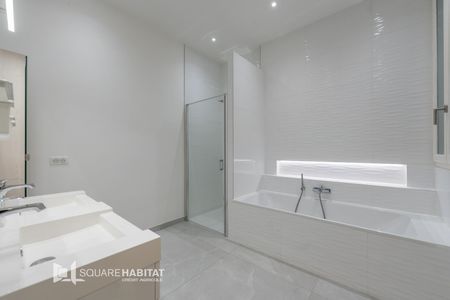 location Appartement T3 DE 125.65m² À PARIS - Photo 4