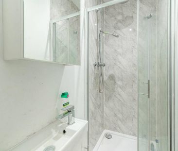 4 bedroom semi-detached house to rent - Photo 3