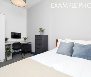 1 bedroom in a house share to rent - Photo 2