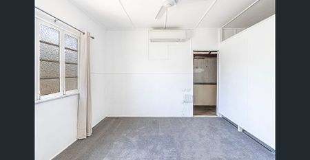 Two Bedroom - Prime Location - Photo 4