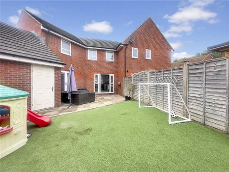 3 bedroom semi-detached house to rent - Photo 3
