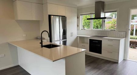 Renovated Character Cottage - Photo 2