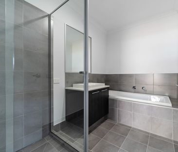 Near New Family Home for Lease - Photo 5