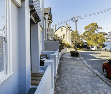 Timeless Harbourside Living in Coveted McMahons Point - Photo 4