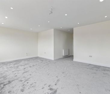 5 bedroom detached house to rent - Photo 2