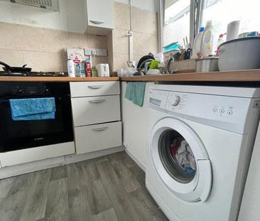 1 bedroom in a flat share to rent - Photo 4