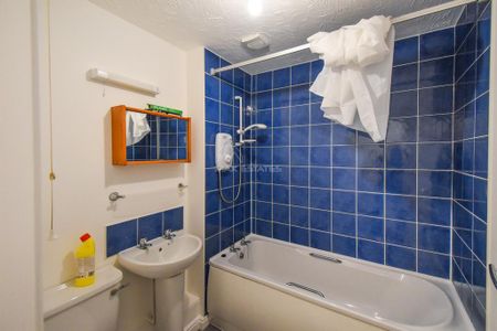 2 bedroom flat to rent - Photo 4