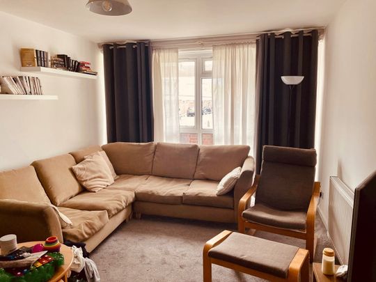 2 Bed Flat, Schofield Walk, SE3 - Photo 1
