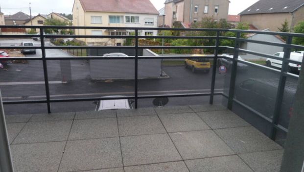 AUMETZ-RESIDENCE RECENTE - F2 - CUISINE EQUIPEE PARKING - Photo 1