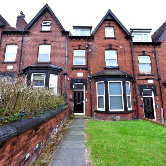 2 bedroom Flat in Kelso Street, Leeds - Photo 1