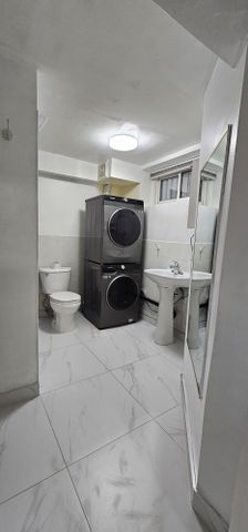 For Lease - 382 Pinemeadow Avenue, Mississauga, Ontario - Photo 2