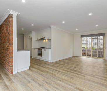 4/12-14 Truscott Street, Long Gully - Photo 1