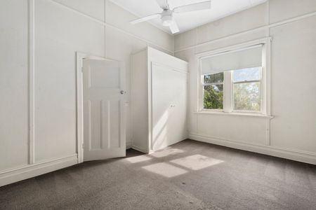 Charming 3 bedroom Victorian Home in Central Location - Photo 3