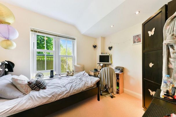 6 bedroom detached house to rent - Photo 1