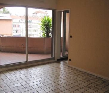 Location appartement 3 pièces 69.47 m² à Marseille 8e Arrondissemen... - Photo 3