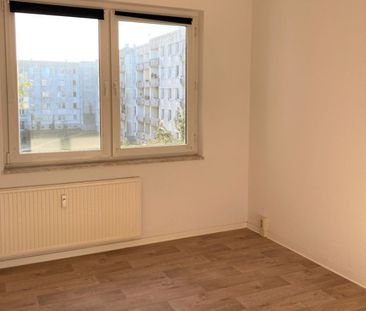 Großes Wohnzimmer und Wannenbad im 2. OG - Foto 1