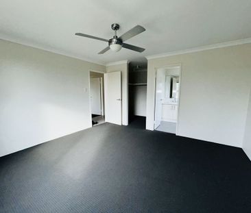 3 Bedroom 2 Bathroom Home in Eglington - Photo 3