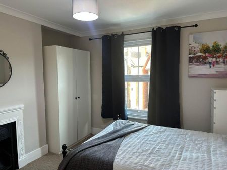 1 bedroom in a house share to rent - Photo 5