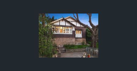 Stunning Family Home in Prime Location - Photo 5