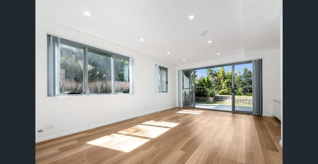 Modern Three Bedroom Apartment - Photo 1