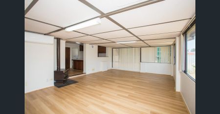 Move-In Ready Family Home! - Photo 4