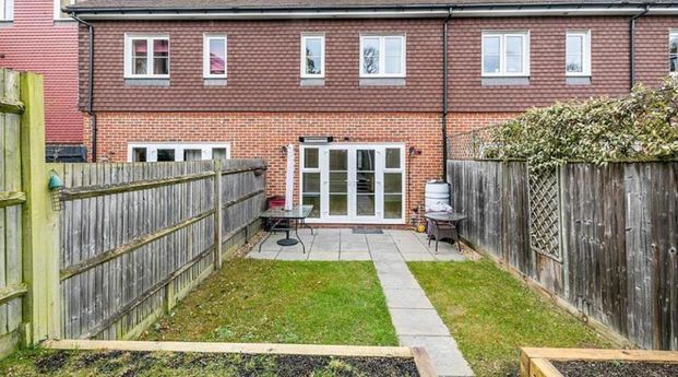 3 bedroom terraced house to rent - Photo 1