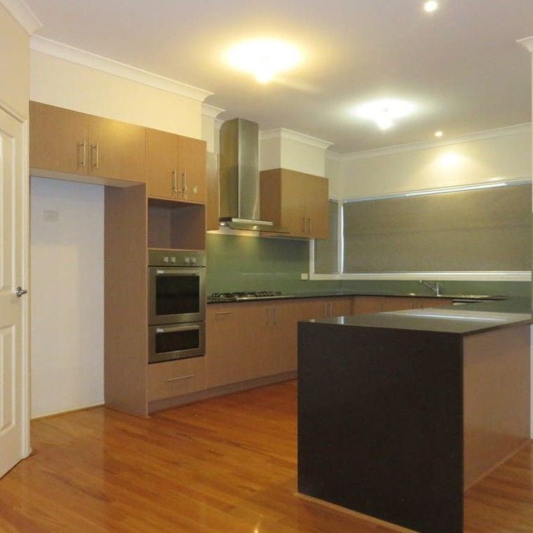 Spacious 4-Bedroom Home with Modern Amenities in Epping - Photo 1