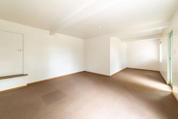 Lovely spacious family home in a nice bush setting - Photo 1