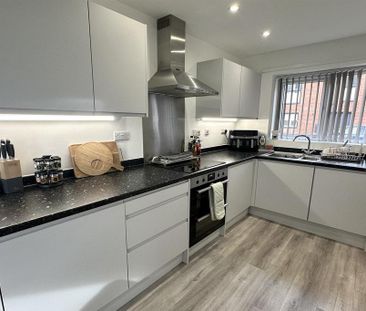 3 bedroom semi-detached house to rent - Photo 5