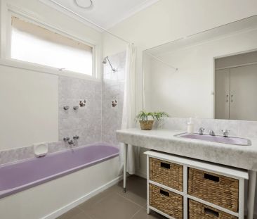 Immaculate Family Home on 712m² (Approx.) in a Prime Location for l... - Photo 2