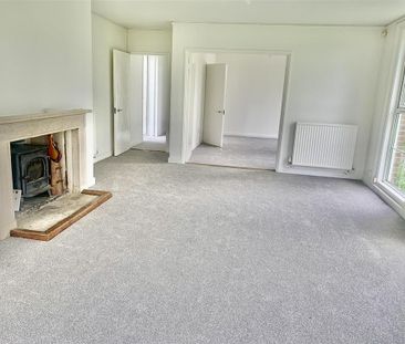 4 bedroom detached house to rent - Photo 2